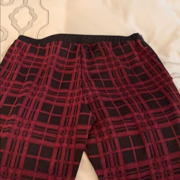 Romeo and Juliet Couture red/black plaid leggings - Picture 3 of 6